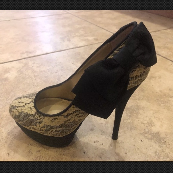 Lacey high heels - black and cream with bows - Picture 5 of 5